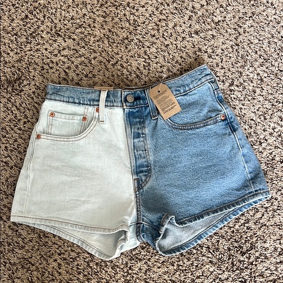 Levi's Pants - NWT Levi's 501 two tone denim shorts. Size 27